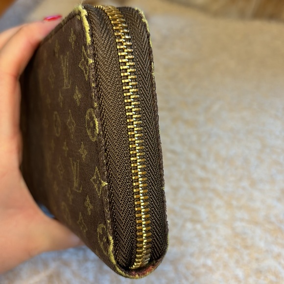 SALE🛍️ Louis Vuitton Mini Lin Denim Zippy Wallet - Picture 5 of 13